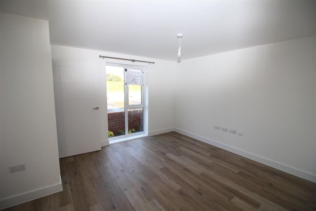 50, Bayes Avenue, Colchester photo 2