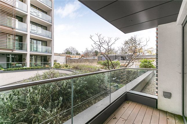 Flat for sale in Stamford Square, London
