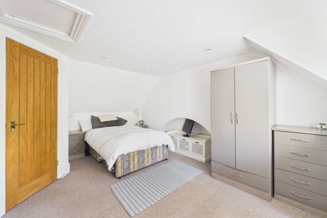Nuthurst Road, Horsham photo 4