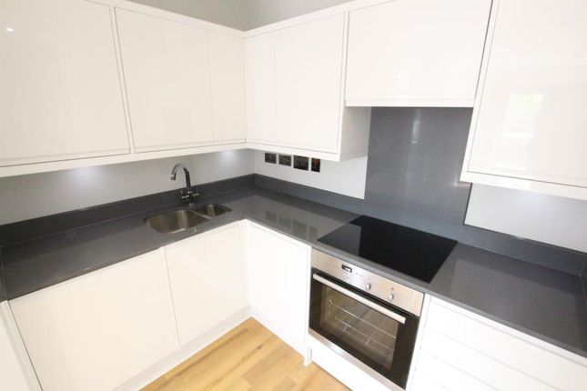 Thumbnail Flat to rent in Lavender Park Road, West Byfleet
