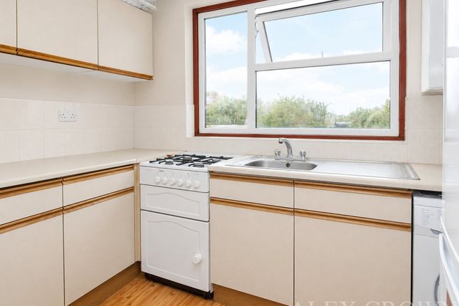 Top Floor Room, 74c, Saint Thomas's Road, Finsbury Park photo 4