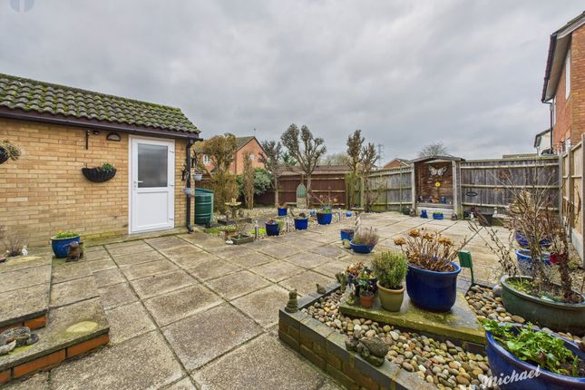 4 Deverill Road, Aylesbury photo 4