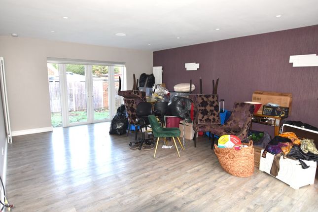 2a, Sandpiper Road, South Croydon photo 4