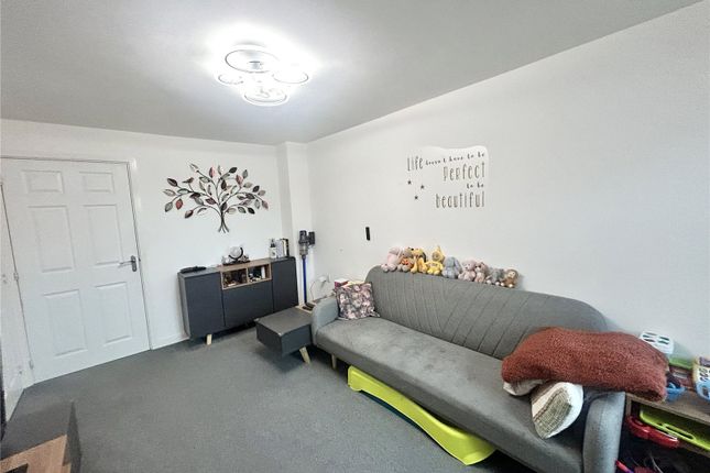 4, Flockton Gardens, West Midlands photo 3