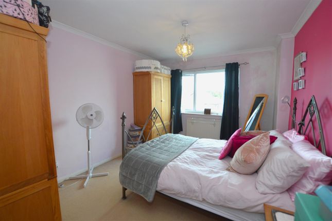 13 Carlton House, Hanworth Road, Hounslow photo 4