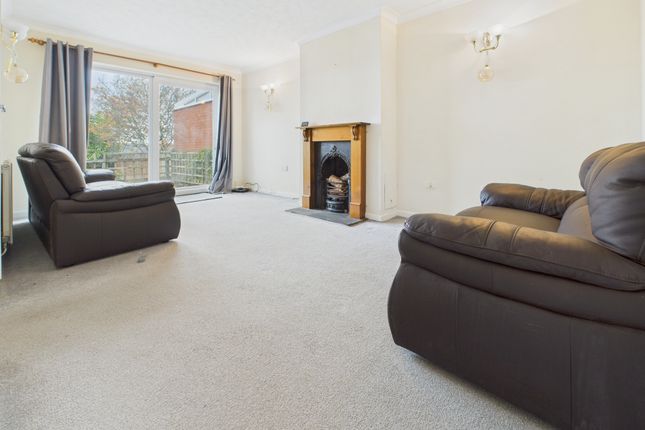 10 Eastfield Road photo 2