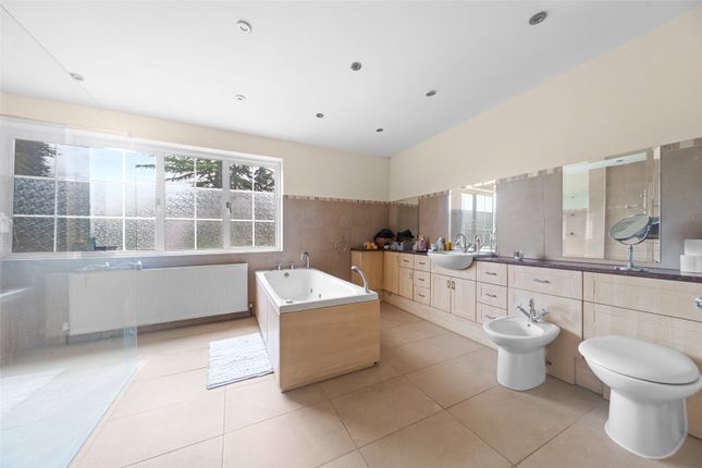Master Bed En-Suite