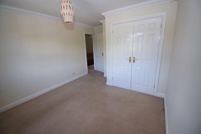 Town house to rent in Highlands, Farnham Common, Slough