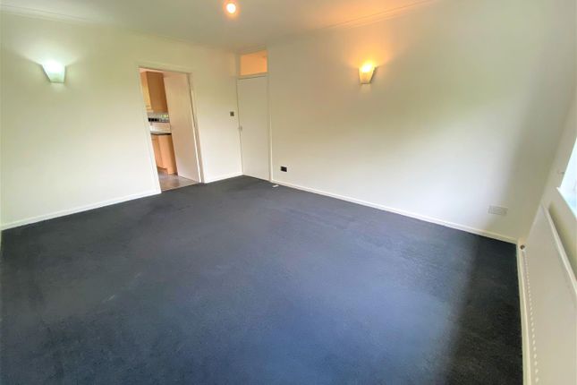 11, Baildon Wood Court, Shipley photo 3