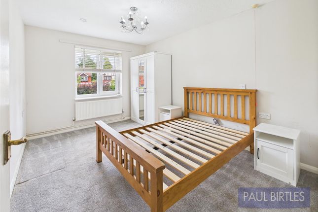 8, Orme Close, Urmston photo 4