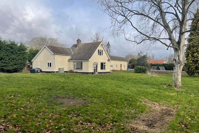 Thumbnail Cottage to rent in Rocklands Road, Lower Stow Bedon