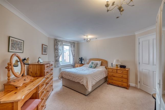 Flat for sale in Eastbank Court, Eastbank Drive, Worcester