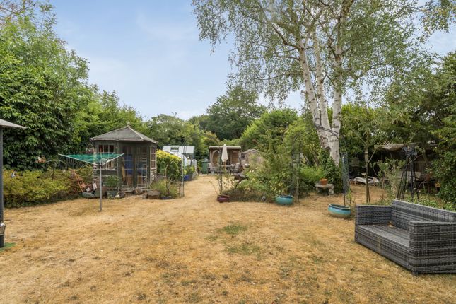 29, Queens Avenue, Surrey photo 4