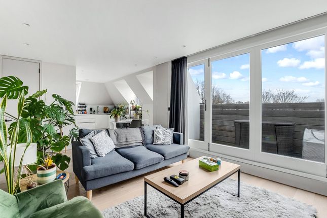Flat for sale in Compayne Gardens, South Hampstead, London
