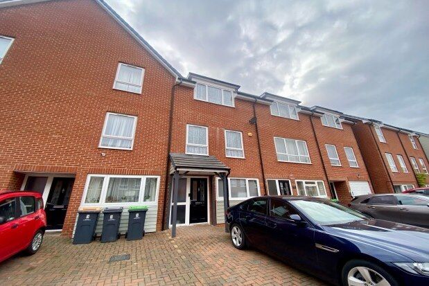 Town house to rent in Austin Canons Way, Bedford