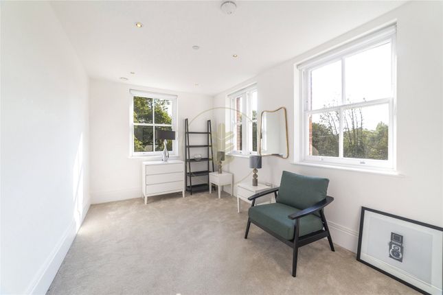 Flat to rent in The Ridegway, Mill Hill, London