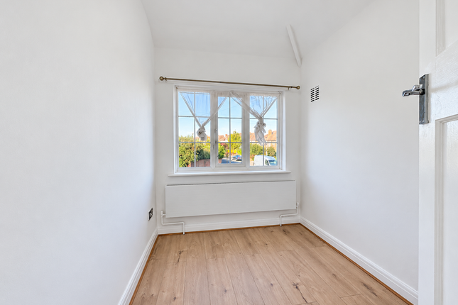 3-bed terraced on 49, Scotsdale Road, Eltham, £2,600/mo