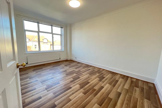 Maisonette to rent in Station Road, London