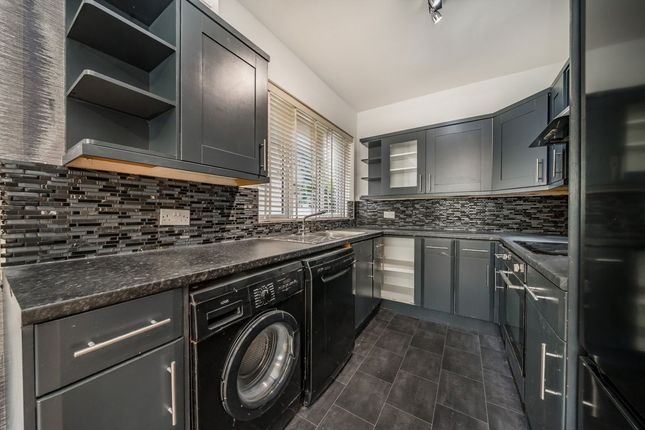 28, Amberley Road, Buckhurst Hill photo 4