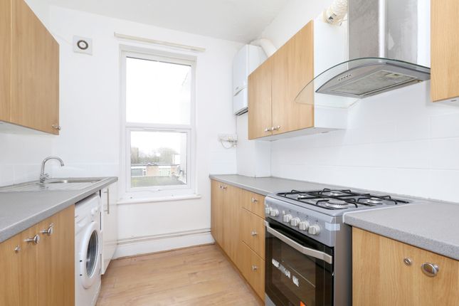 Flat to rent in Ilford Lane, London