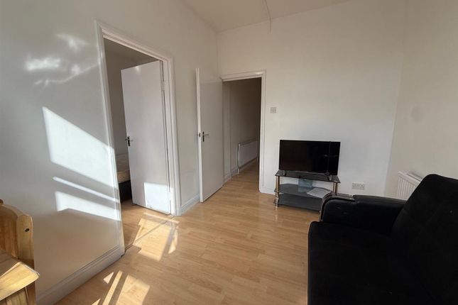 Flat C, 107, Fonthill Road, London photo 3