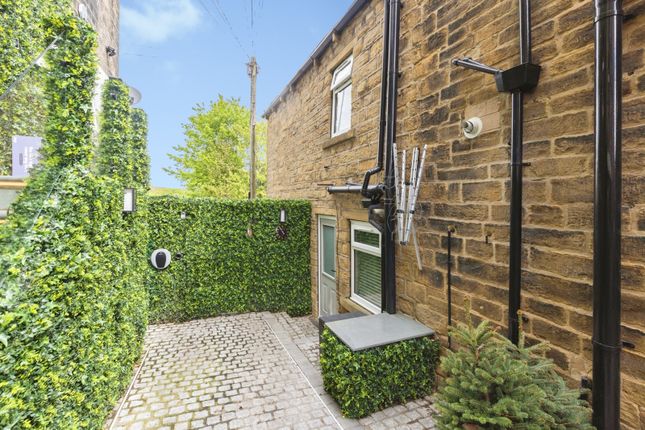 29, Carr Road, Pudsey photo 4