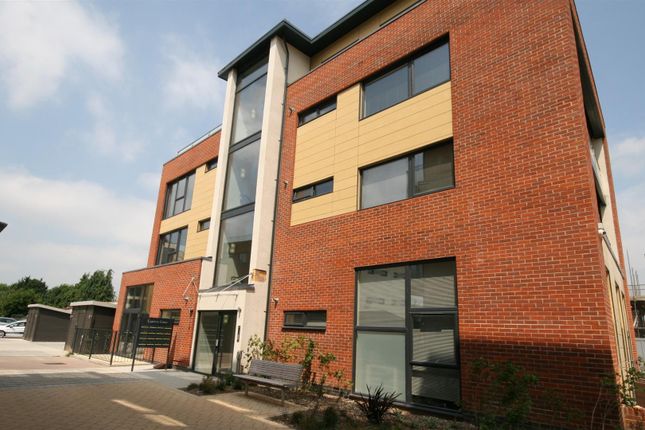 1-bed flat on 7, Cypress Court, Uxbridge Road, £1,500/mo
