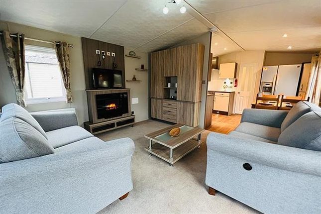 Thumbnail Mobile/park home for sale in Sleaford Road, Tattershall, Lincoln