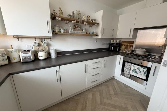 25, Walsingham Drive, Daventry photo 3
