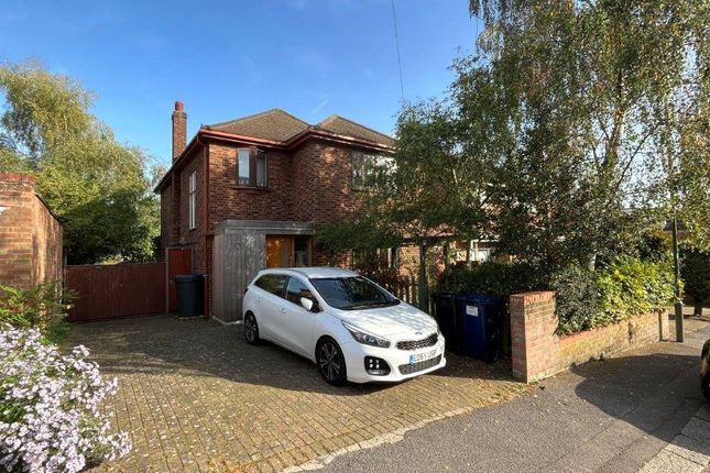 Thumbnail Detached house for sale in Woodville Road, New Barnet