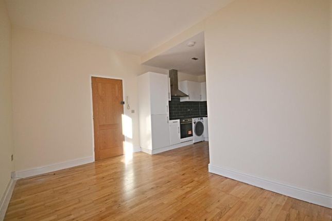Studio flat on Lumley Road, Horley, £10,000/mo