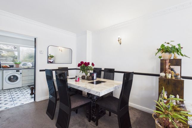 2 Lynwood Court,, Fordbridge Road, Surrey photo 4