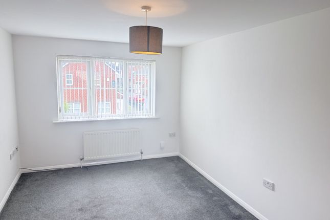12g, Blueberry Avenue, New Moston photo 2