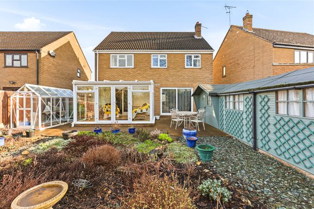 27, Brittons Close, Bedford photo 4