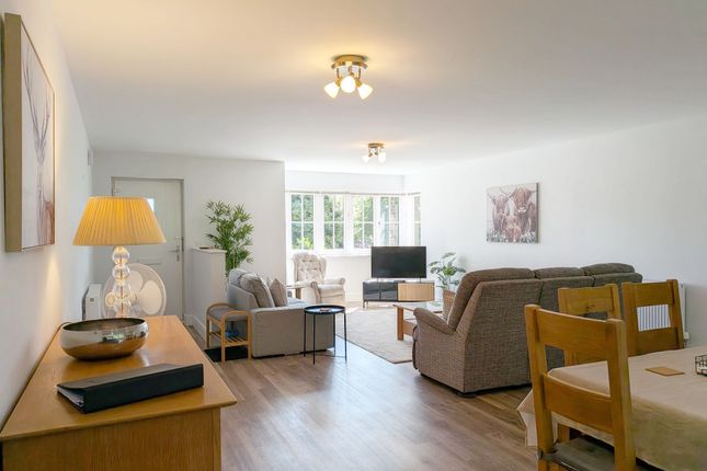 1 Wyndham Court, Midhurst photo 2