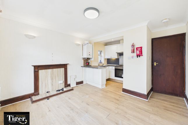 Flat 1, 94, Beach Road, Thornton-Cleveleys photo 2