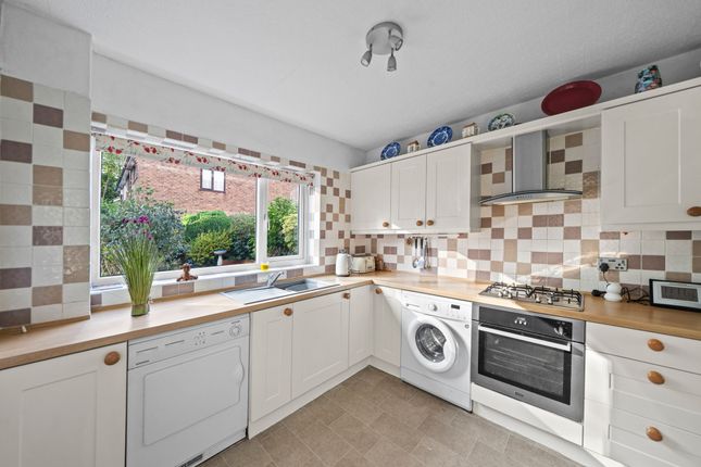28 Thanet Grove, Leigh photo 3