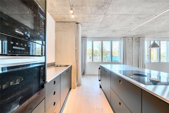 Flat 2, 35, London Lane, London photo 4