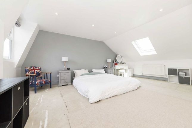 Top Floor Flat, 34, Aristotle Road, London photo 5