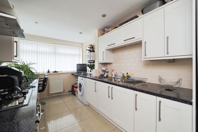 39, Christina Crescent, Nottinghamshire photo 3
