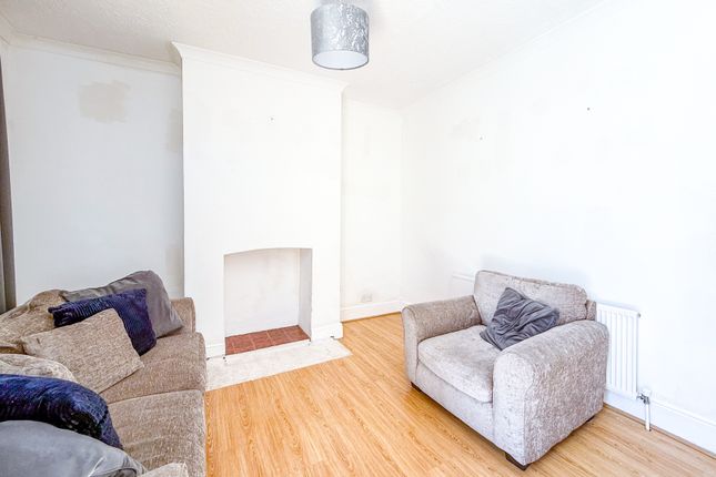 16, Cross Street, Watford photo 4