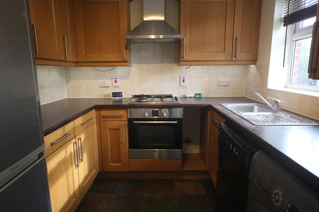 18, Walker Crescent, Slough photo 4