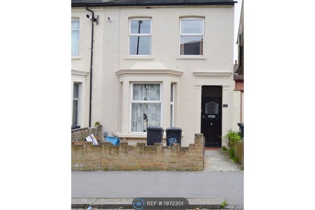 Thumbnail Flat to rent in Cobden Road, London
