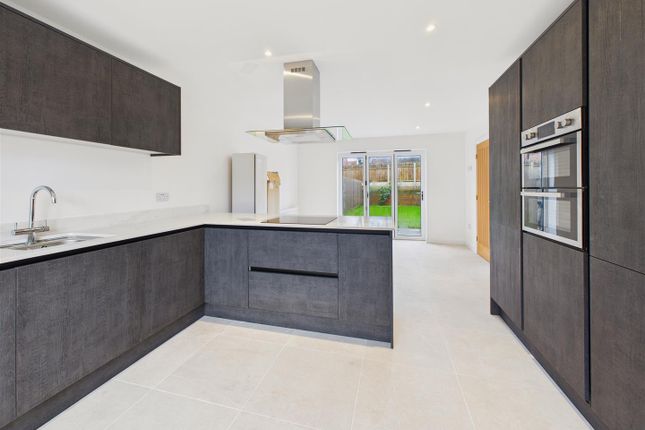 20, Easenby Close, Swanland photo 2