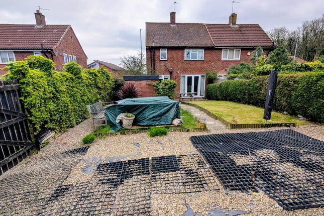 69 Swarcliffe Avenue, Leeds photo 2