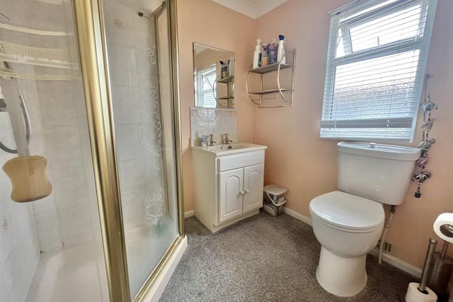 10, Greenlawns, St. Osyth Road East, Little Clacton photo 4