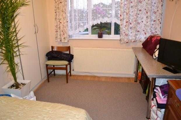 Honeypot Lane, Stanmore photo 5