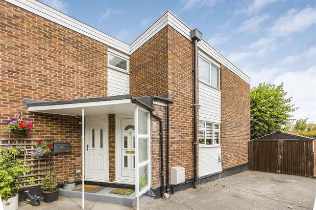 Thumbnail Maisonette to rent in Abbey Road, Enfield