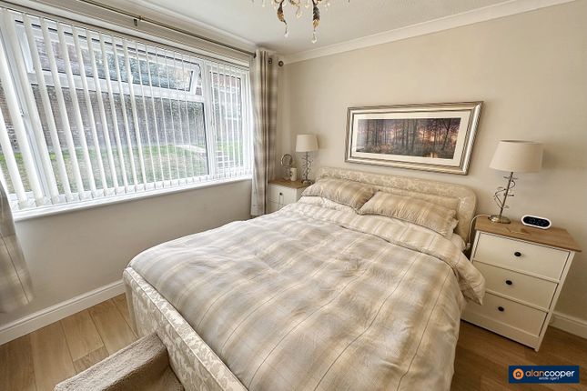 37 Snowdon Close, Nuneaton, Warwickshire photo 2
