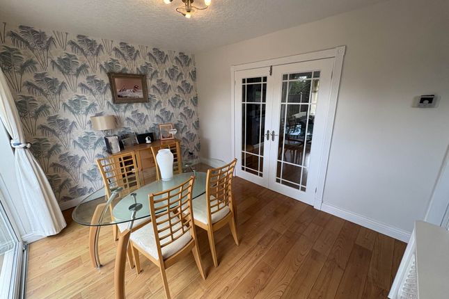 8, Irk Vale Drive, Oldham photo 3